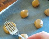 A picture of step 4 of Peanut Butter Cookies.