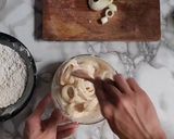Foto langkah ke 6 dari resep Onion Rings | Eggless | Vegan Friendly.