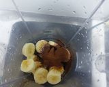 A picture of step 1 of Banana coffee smoothie.
