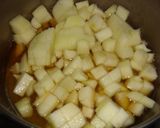 Foto del paso 1 de la receta: Budín con manzanas al vino blanco