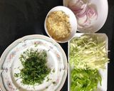 A picture of step 1 of Chicken spring roll.