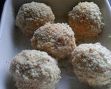 A picture of step 5 of Mandys Scotch eggs.