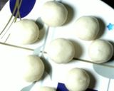A picture of step 4 of Bread gulab jamun.