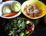 Hình bước làm 1 của món Nộm chân vịt rút xương