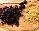 A picture of step 1 of Nut Fruit Muesli.