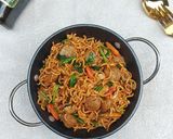 Foto langkah ke 4 dari resep Mie Tek Tek Goreng.