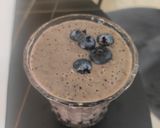 A picture of step 3 of Energy drink after gym Blueberry smmothy.