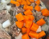 A picture of step 5 of Radish Soup with Pork Ribs and Shiitake Mushrooms.