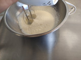 Mousse de pilloncillo con relleno de jelly de tejocote y guayaba