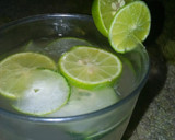A picture of step 5 of Mint and cucumber with lemon juice.