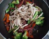 Hình bước làm 3 của món Lạp vịt xào la gim