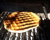 Foto del paso 4 de la receta: Torillazzeta (Tortilla con chicharrón norteña, rellena con cebolla y muzzarela)