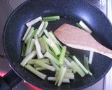 A picture of step 4 of Stir-Fried Celery and Pork with Salt and Pepper.