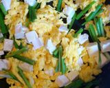 A picture of step 7 of 5 Minutes Egg with Garlic Chives & Tofu in Oyster Sauce.