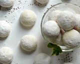 A picture of step 15 of Light Crispy Snowball Cookies.