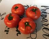Une image de l'étape 1 de Salade de tomates à la mozzarella di buffala et pistaches.