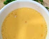 Hình bước làm 2 của món Canh rong biển, trứng và tương miso