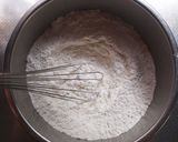 A picture of step 1 of Auntie Machi's Beloved Donuts.