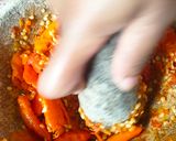 Foto langkah ke 1 dari resep Lawar teri dan jagung Bose khas Timor NTT.