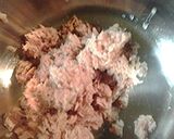 A picture of step 2 of Cheesy pie pan tuna.