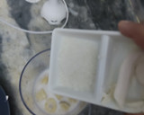 A picture of step 2 of Dates and banana shake.