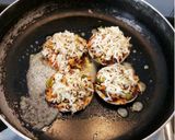 A picture of step 9 of Idlizza (Idli Pizza).
