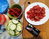 Foto del paso 2 de la receta: Coca de verduras, anchoas y mozzarella