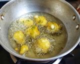 A picture of step 4 of Rice Vada.
