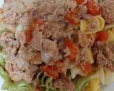 Foto del paso 3 de la receta: Fideos tornillos de colores con atún salteado