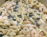Foto del paso 4 de la receta: Pasta cremosa con camarones y espinacas