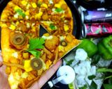 عکس مرحله 2 از دستور پیتزا با تاپینگ گوشت و سوسیس با خمیر فوری ۱۰ دقیقه ای solmaz