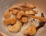 A picture of step 5 of Butter-sautéed Bean Sprouts and Garlic Chicken with Caramelized Soy Sauce.