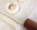 A picture of step 5 of Chewy Yogurt Bagels.