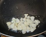 A picture of step 2 of Simple Tomato Sauce.