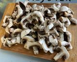 Une image de l'étape 10 de Poulet à la crème, champignons et épices.