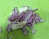 Foto langkah ke 2 dari resep Sayur Bening Oyong, Wortel & Jagung.