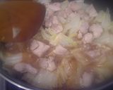 A picture of step 4 of Sukiyaki Style Stewed Chicken and Chinese Cabbage.