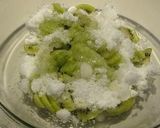 A picture of step 2 of Easy in the Microwave! Kiwi Jam ♪.
