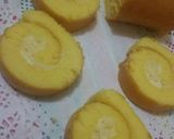 Foto langkah ke 5 dari resep Roll Cake Lembut dan Simpel.