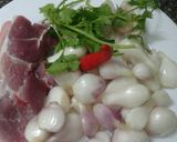 Hình bước làm 1 của món Hành xào thịt heo