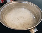 รูปขั้นตอนการทำที่ 14 ของ ก๋วยเตี๋ยวเส้นจันท์ผัดต้มยำไก่