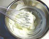 A picture of step 8 of Blueberry No-Bake Cheese Pies.