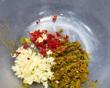 A picture of step 2 of Fresh Crab Meat & Chilli Garlic Pasta.