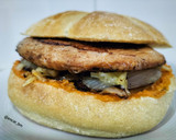Foto del paso 7 de la receta: Hamburguesa ahumada de pollo con cebolla