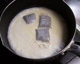 A picture of step 1 of Earl Grey Tea Aroma Black Tea Cream.