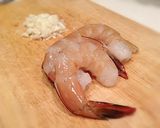 A picture of step 1 of Asian-style Spaghetti Aglio e Olio with Coriander.
