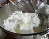 Foto del paso 7 de la receta: Cheesecake Japonés con piña, mora, dátiles y salsa de caramelo!
