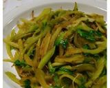 A picture of step 7 of Italian-Flavored Stir-Fried Celery and Chirimen Jako (Semi-dried tiny sardines).