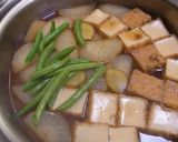 A picture of step 5 of Steaming Hot Ginger Flavored Simmered Daikon Radish and Atsuage (Thick Fried Tofu).