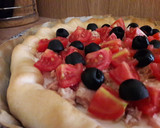 Foto del passaggio 3 della ricetta Torta salata philadelphia, tonno, pomodorini e olive